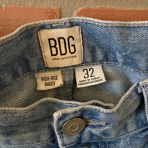 BDG by Urban Outfitters High Rise Baggy Jeans Light Wash Size 32/14 - Picture 3 of 3